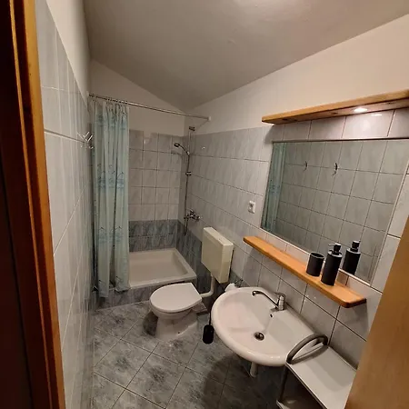 Krpan S Pogledom Na Apartment